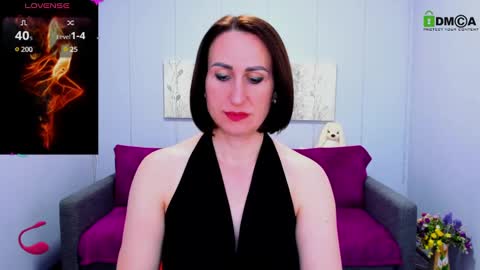 niasmithh online show from March 5, 1:39 pm