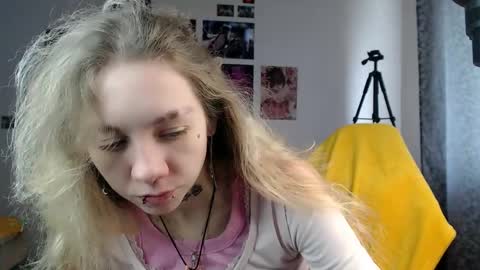 nica_kawaii online show from April 21, 10:00 am