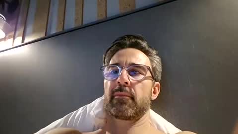 nicefrenchguy79 online show from March 2, 9:54 pm