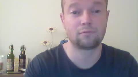 nick1990b online show from February 25, 5:40 pm