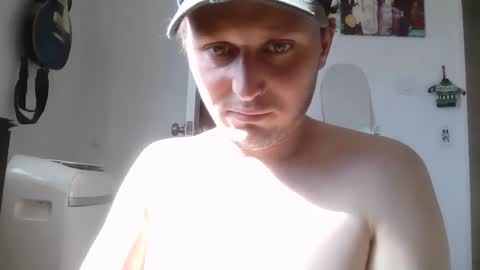 Nickleee online show from February 10, 9:15 pm