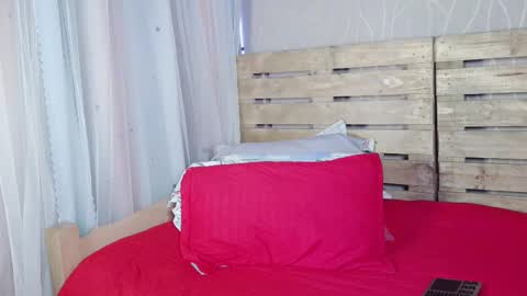 nicky_oli online show from February 18, 12:28 pm