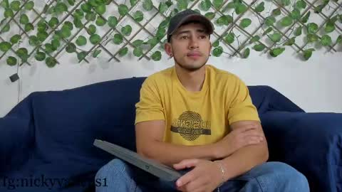 nicky online show from March 8, 8:03 pm