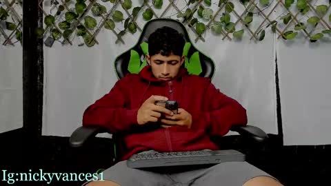 nicky online show from October 8, 5:19 pm