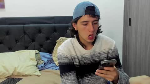 Nicolas y Alex online show from December 24, 12:44 am