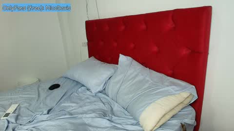 nicodavis online show from April 8, 1:30 am