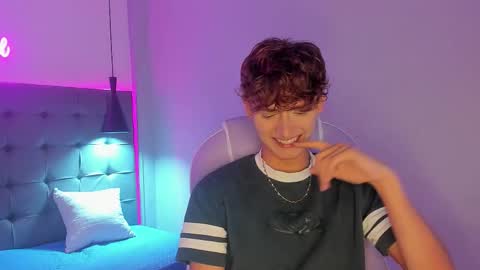 nicolasferrer18 online show from December 1, 7:34 pm