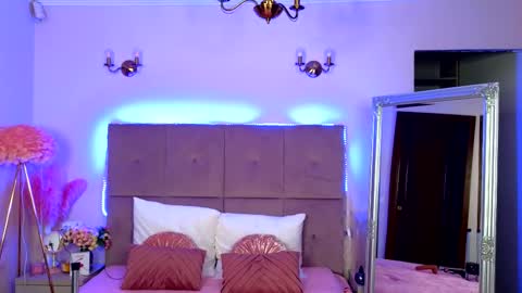 NicoleBond online show from February 2, 4:10 am