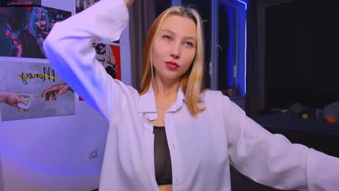 Nicole online show from December 3, 10:56 pm