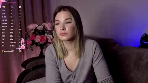 Nicole online show from December 3, 6:19 pm