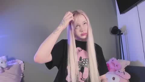 Mary online show from March 29, 8:54 pm