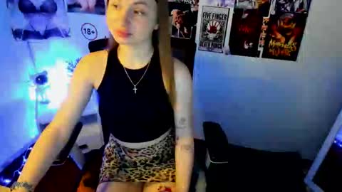 Snapshot of nicoledior_ chatting on October 10, 10:10 am Nicole online show from October 10, 10:10 am