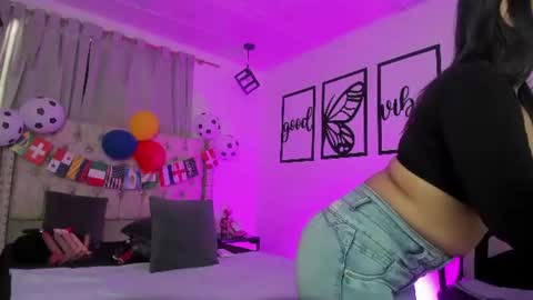 nicolee millerr online show from July 1, 12:47 pm