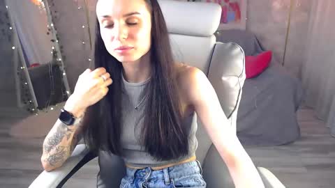 Nicole online show from June 3, 2:20 pm