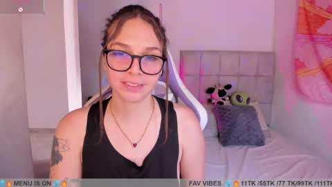 Nicol independent model online show from July 8, 4:10 pm