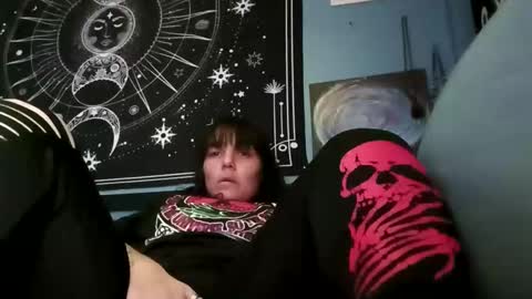 nicolescontent2025 online show from May 22, 9:10 pm
