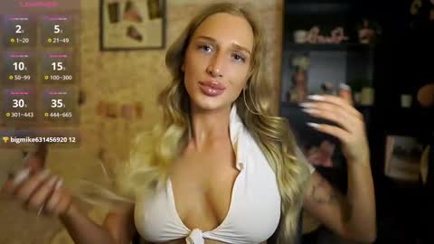 nicolette__shea_ online show from October 27, 2:28 pm