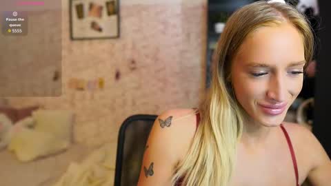 nicolette__shea_ online show from September 15, 8:05 am