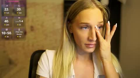 nicolette__shea_ online show from October 6, 1:07 pm