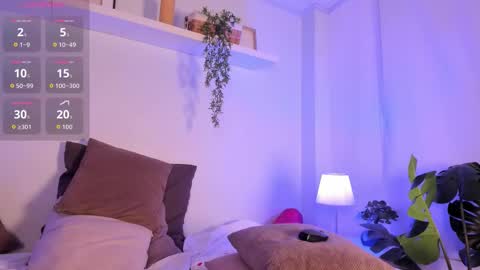 nicolle_evanss_ online show from March 28, 8:27 am