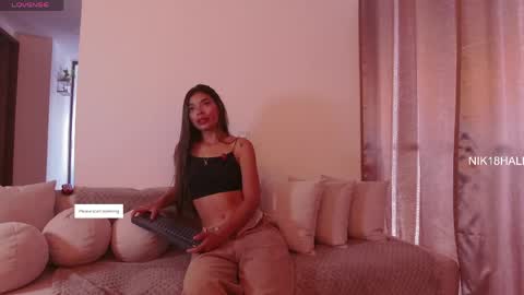 Nicolle online show from April 16, 8:42 pm