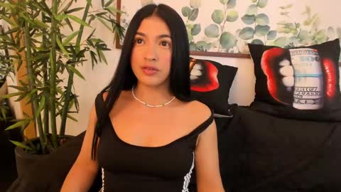 Nicolle Lima online show from February 28, 8:07 pm