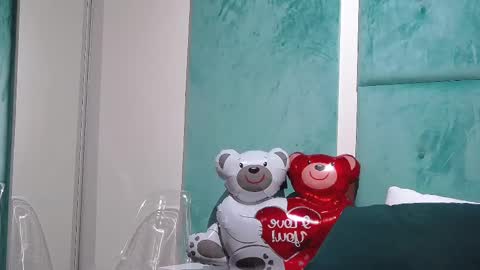 Nicolle online show from February 17, 1:33 pm