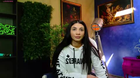 Nicolle online show from April 22, 7:15 am