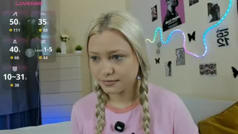 Hannah help me get 50 thumbs up online show from July 12, 5:54 am