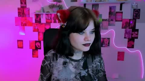 nikki_kiss_ online show from May 15, 9:28 am