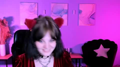 nikki_kiss_ online show from April 27, 2:25 pm