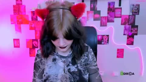 nikki_kiss_ online show from May 14, 9:18 am