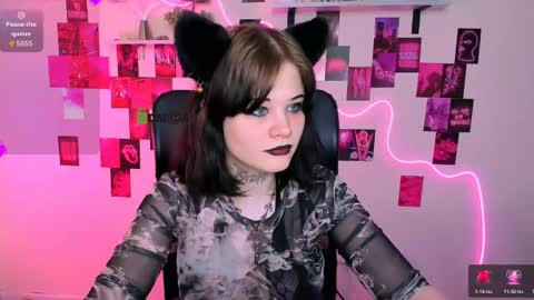 nikki_kiss_ online show from May 22, 10:22 am