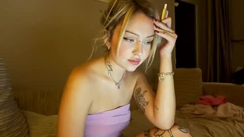 nicolette online show from December 24, 6:17 pm