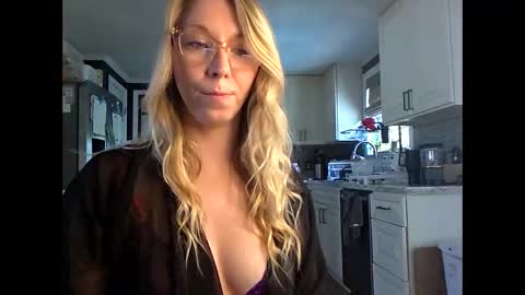 nikkib653466 online show from April 22, 6:04 pm