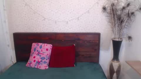 Snapshot of nikkiemilky chatting on September 17, 5:44 am NikkieMilky online show from September 17, 5:44 am