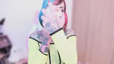 Nikki Ramone   online show from October 22, 11:39 pm