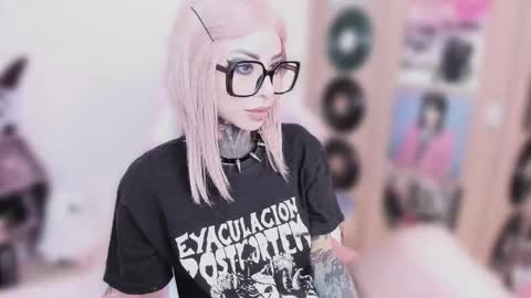 Nikki Ramone   online show from January 12, 11:17 am