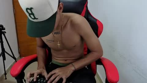 niklaus_wolf online show from March 25, 4:47 pm