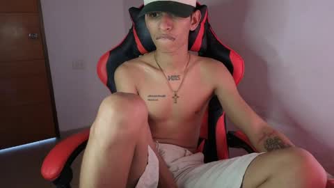 niklaus_wolf online show from April 22, 6:48 pm