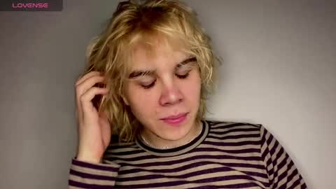 nikolasbucks online show from April 7, 8:00 pm