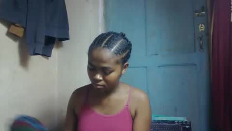 nilah online show from April 18, 7:07 pm