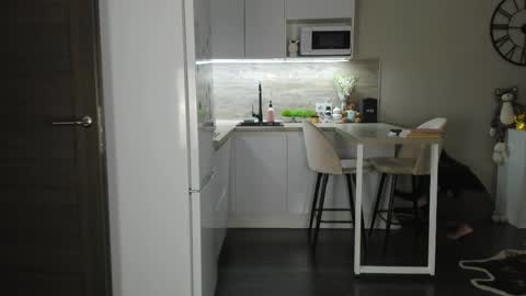 Bella online show from April 22, 7:54 pm