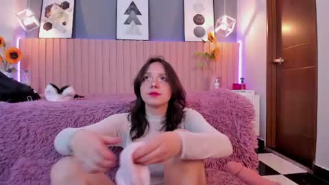 nina_ford_ online show from June 24, 3:13 am