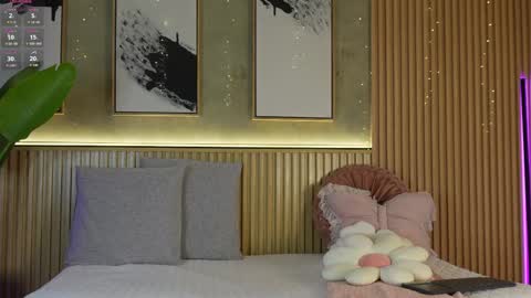 NINA online show from April 18, 12:18 pm