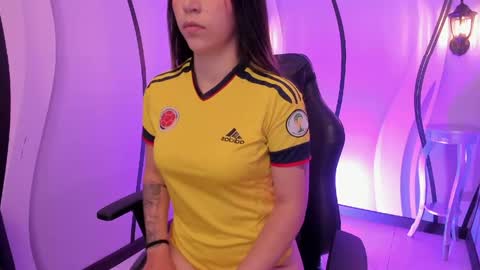 ninaa_riverz online show from June 1, 11:33 am