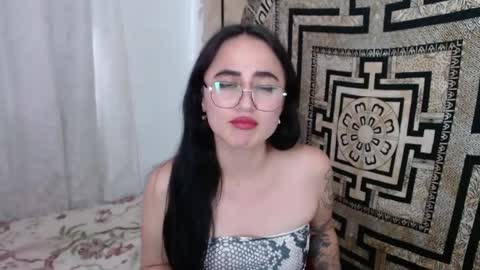 N I N A online show from February 8, 9:25 pm