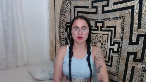 N I N A online show from March 4, 8:27 pm