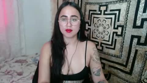 N I N A online show from November 12, 9:06 pm