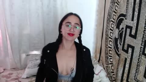 N I N A online show from March 1, 5:16 pm